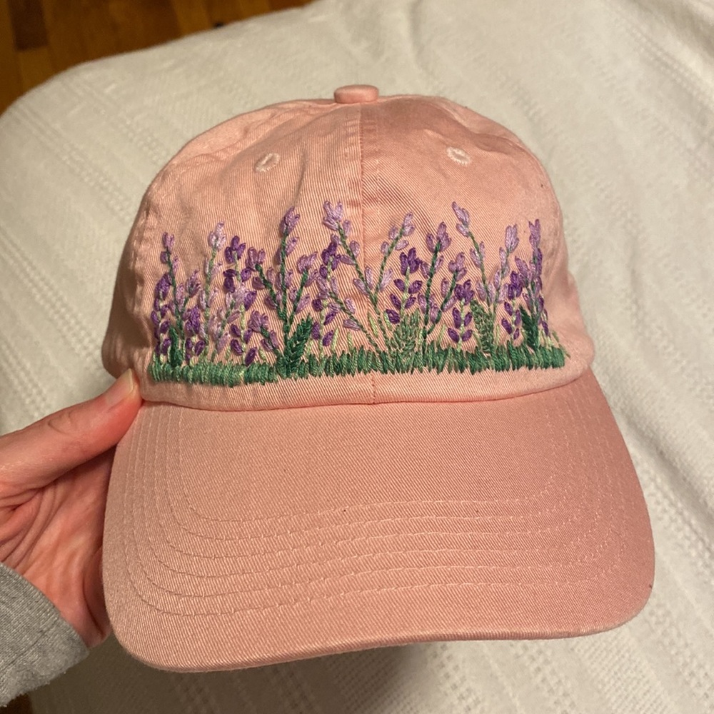 Embroidered flower baseball hat 🌸